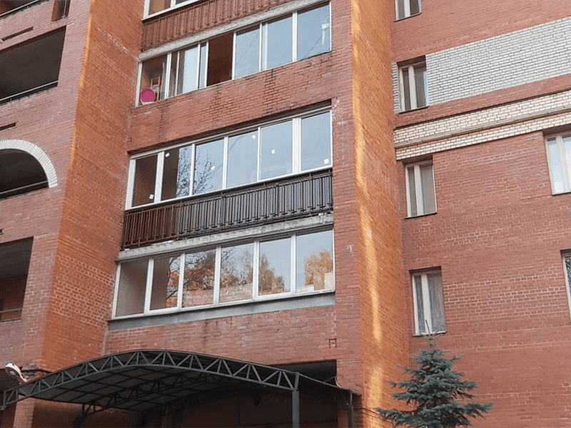 Остекление балкона в кирпичном доме